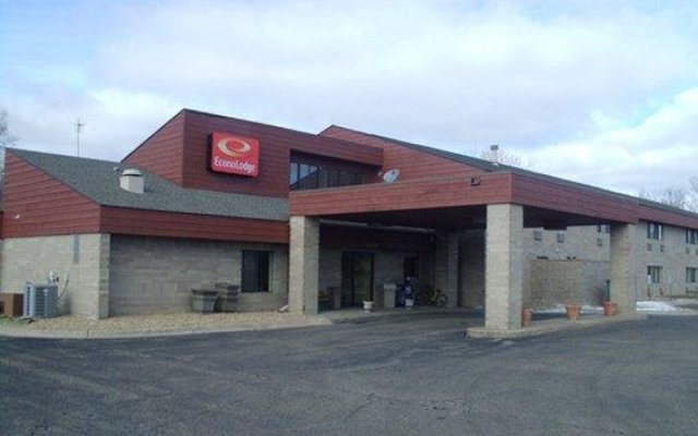Econo Lodge in River Falls, United States of America from 98$, photos, reviews - zenhotels.com hotel front
