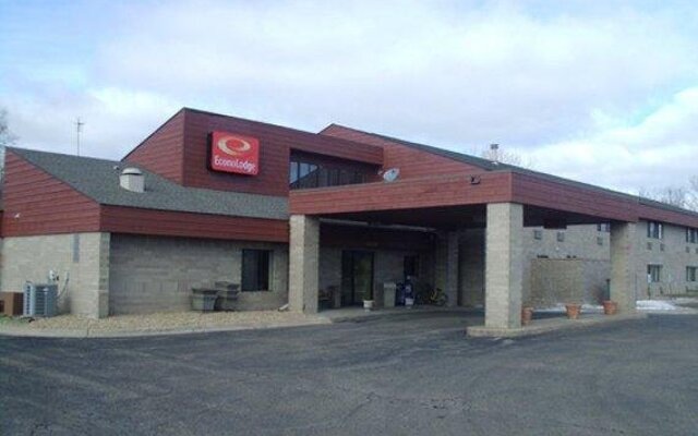 Econo Lodge in River Falls, United States of America from 98$, photos, reviews - zenhotels.com hotel front