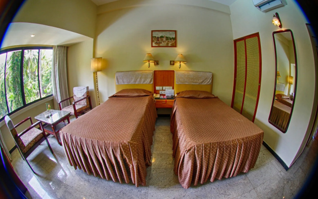 Hotel Parisutham