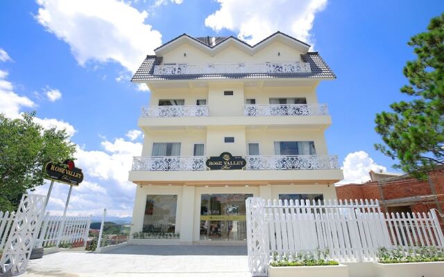 Rose Valley Hotel Далат вид на фасад