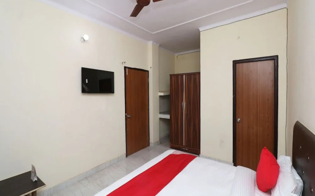 OYO 22917 Cgr Residency