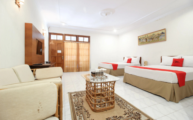 RedDoorz Plus near Alun Alun Selatan 2