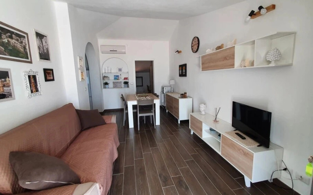 Apartment in Villa a Stone's Throw From the sea Up