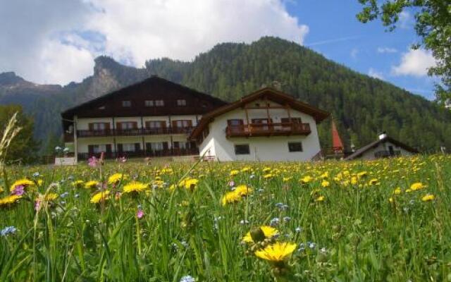 Hotel Ultnerhof Монклассико вид на фасад