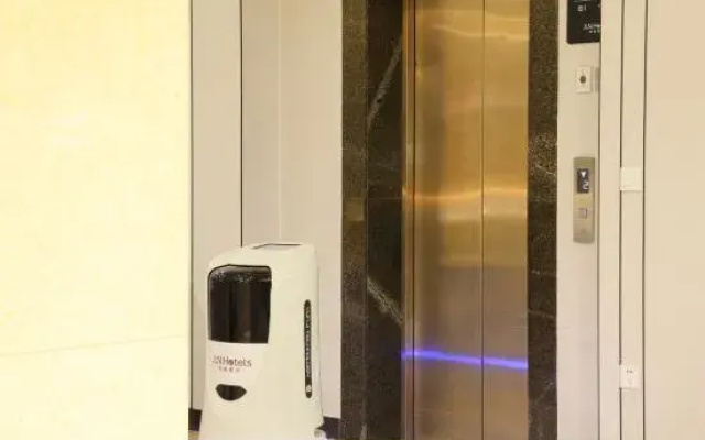 Junyi Select Hotel (Mixc Mall Guilin Railway Station Branch)