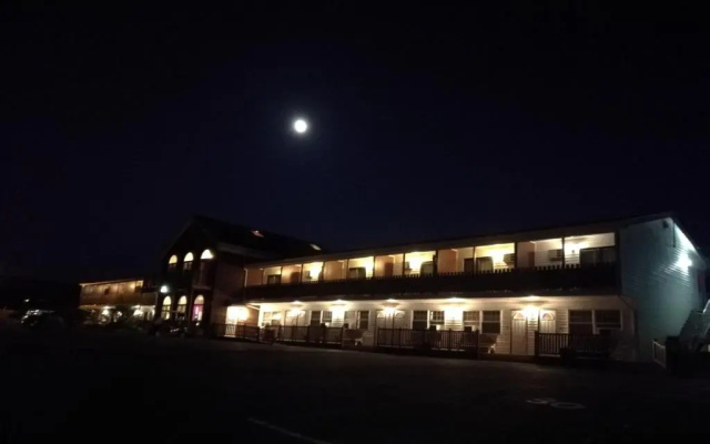 Lauries Motor Inn