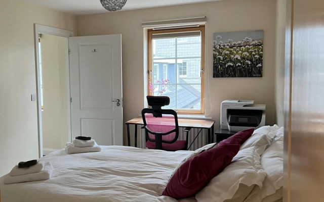 Amazing Marina View Apartment With Balcony Bristol