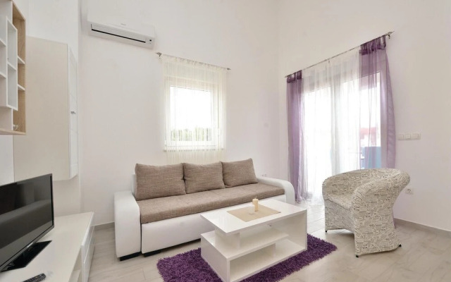 Amazing Home in Vrsi-mulo With Wifi and 1 Bedrooms