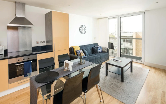 Immaculate 1-bed 1-bath Apartment in London Area