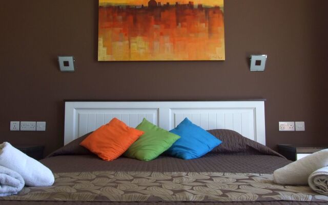 Отель Mariblu Bed & Breakfast Guesthouse вид на фасад