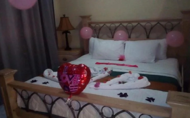 Bar-B-Barn Beach Hotel