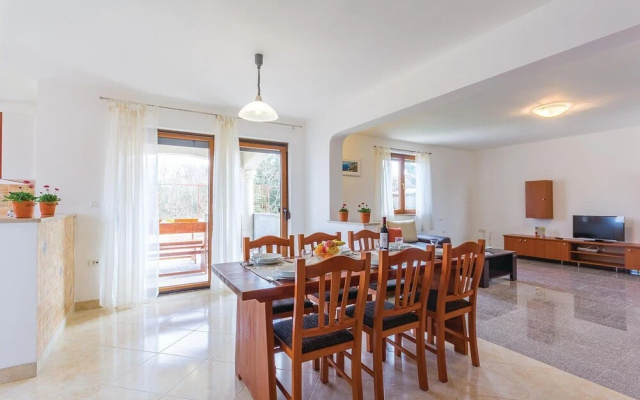 Amazing Home in Liznjan With Wifi and 3 Bedrooms