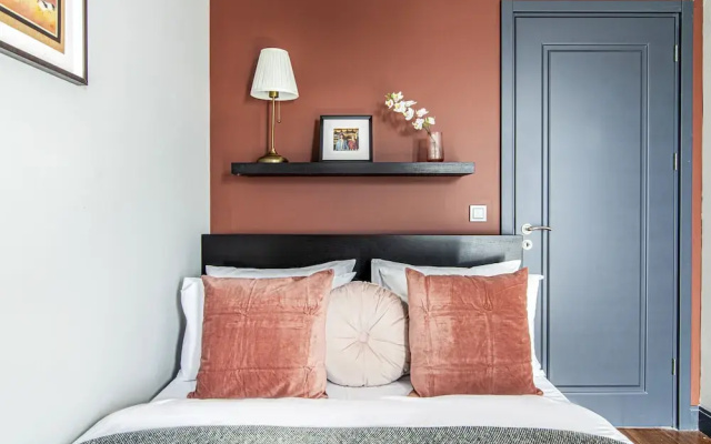 Centrally Located Flat With Balcony in Beyoglu