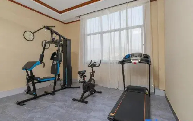 Yayue Hotel (Yingjiang Yinghu Park)