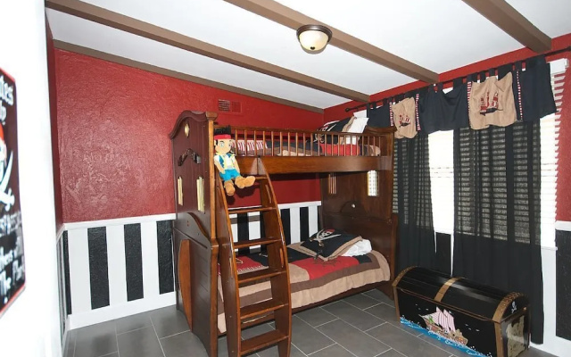 Mickey's House 6 Bedrooms 3 Bathrooms Home