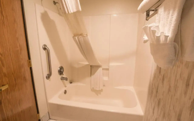 Quality Inn And Suites Portland