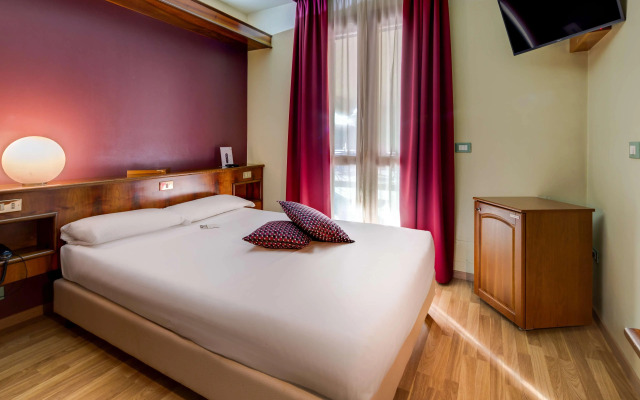 La Villa, Sure Hotel Collection by Best Western