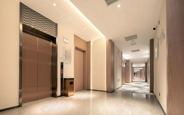 Echarm Hotel (Jingzhou Honghu Long Street)