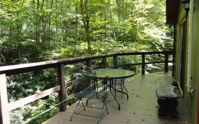 Creekside Hideout by VCI Real Estate Services