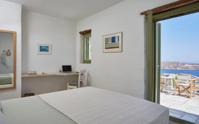 Spacious 6 Bdrm Stone Villa With Pool