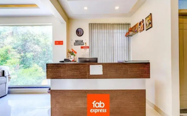Fabexpress Kings Suites Hrbr Layout