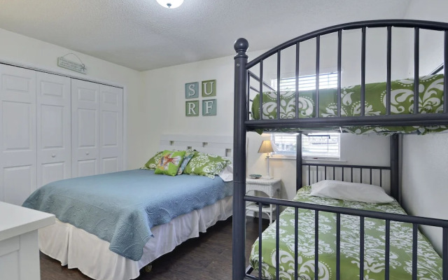Bermuda Bungalow 2 Br home by RedAwning