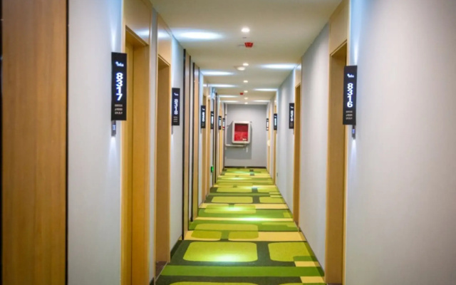 Vatica Hotel Huainan Erzhong Xihu Chuntian