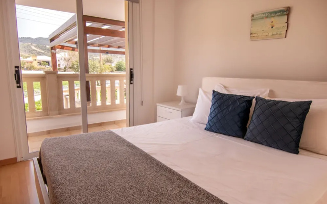 Phaedrus Living Beachfront Villa Mare