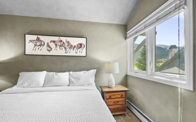 Private Dog Friendly Home Boasts Incredible Views - WD25 by RedAwning