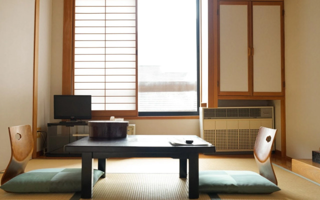 Nakanoyu Onsen Ryokan