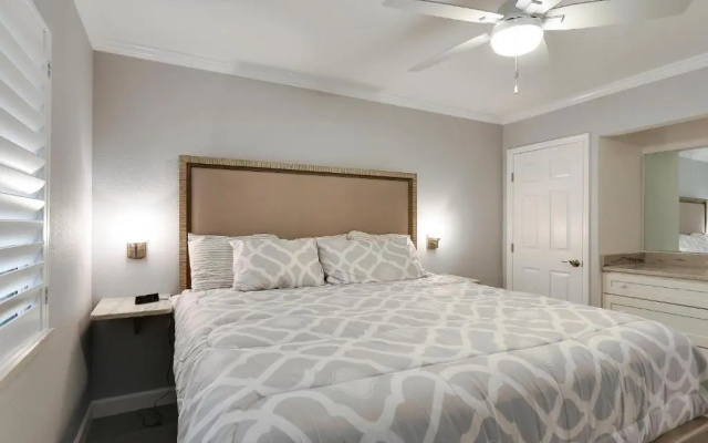 Land's End 10-403 Beach Front - Premier