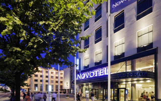 Отель Novotel Vilnius Centre вид на фасад
