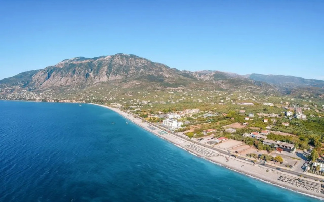 Verga Beachside Getaway With Panoramic Seaviews