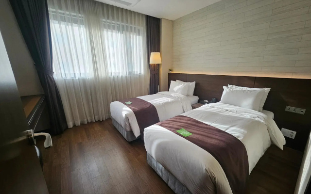 New Donghae Hotel
