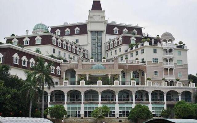 Clifford Golden Lake Hotel вид на фасад