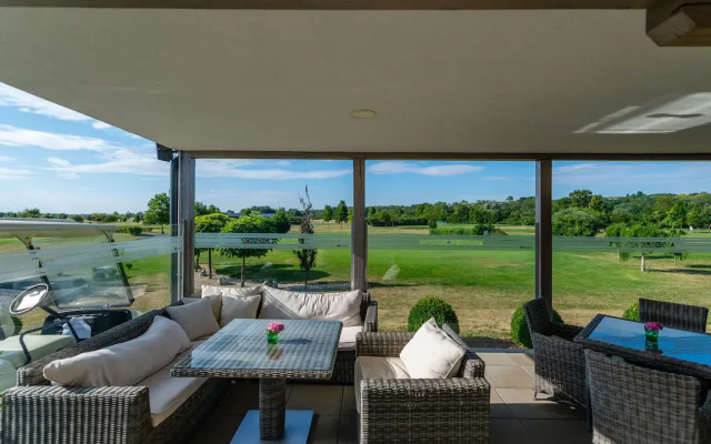 Elite Holiday Home in Lutzmannsburg with Pool