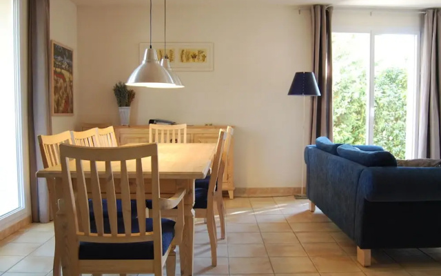 Detached villa with a dishwasher, in green surroundings