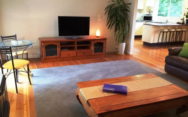 Acacia House Spa Balcony Apartment