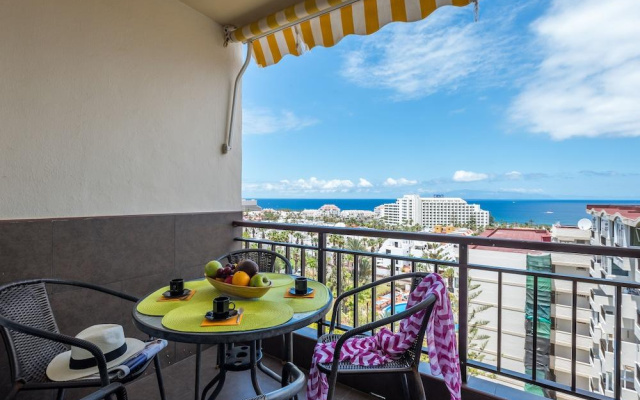 1020 Apartment with Fabulous View of Las Americas