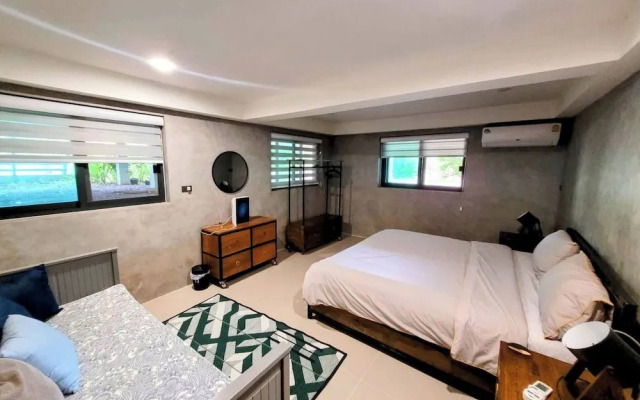 Khaoyai 6 Bedrooms Pool Villa