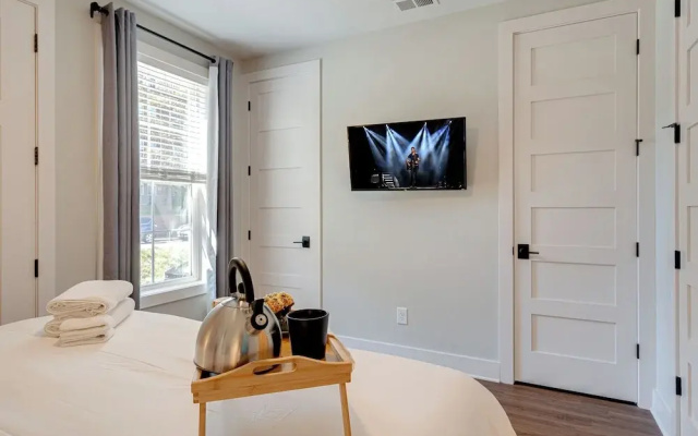 Merry Melrose -mins to Broadway- Sleeps 6