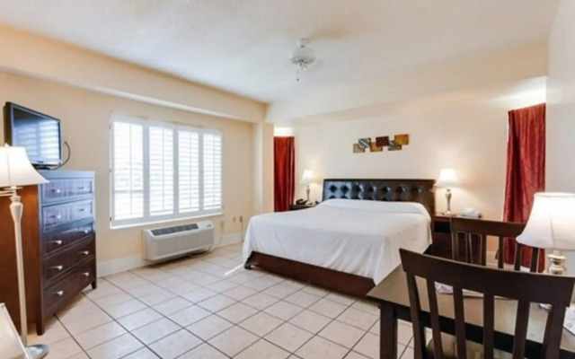 Naples Park Central Hotel