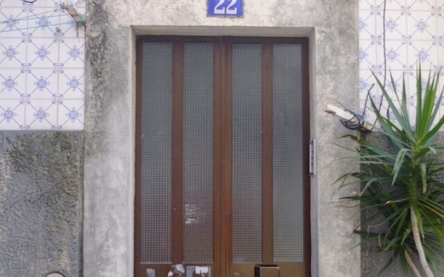Апартаменты Traditional Lisbon Madragoa Studio вид на фасад