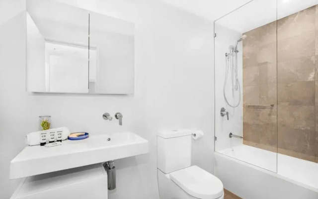 2-bed Beach Apartment With Pool, Parking & Balcony
