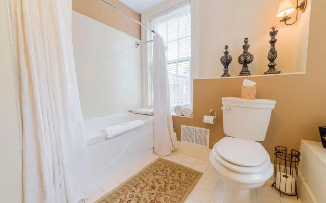 Bourbon Manor B&B