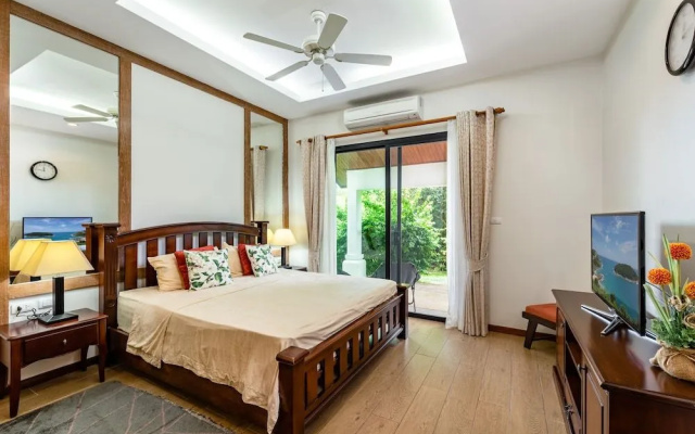 Champagne Pool Villa