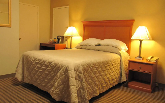 Redwood Inn