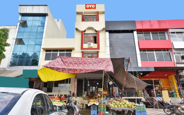 Flagship 93038 Hotel Regal Stay
