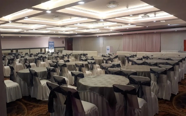 Goroomgo Mandakini Royale Kanpur