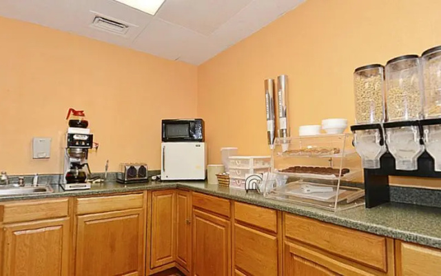 Americas Best Value Inn Bloomington
